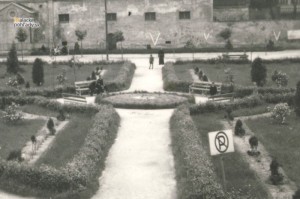 Park na Kláštornom námestí v Malackách, okolo roku 1940