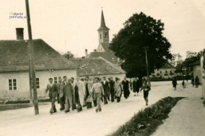 Časť Zámockej ulice s kláštorom v pozadí, po roku 1940