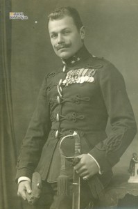 Martin Spusta, čatár Husárskeho pluku, dekorovaný na konci prvej svetovej vojny vo Viedni.