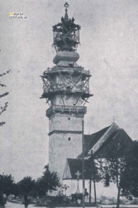 Dokončovanie prác na veži okolo roku 1923.