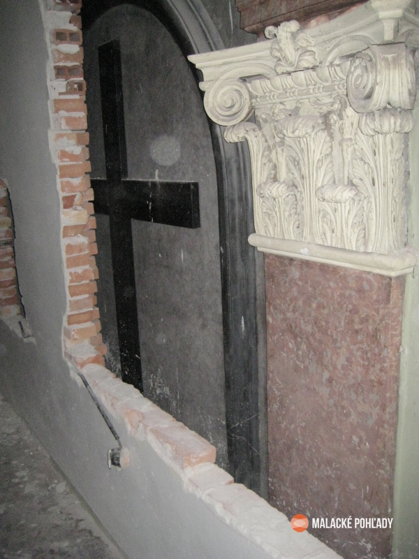 Pálffyovský kríž, zámocká kaplnka v Malackách 