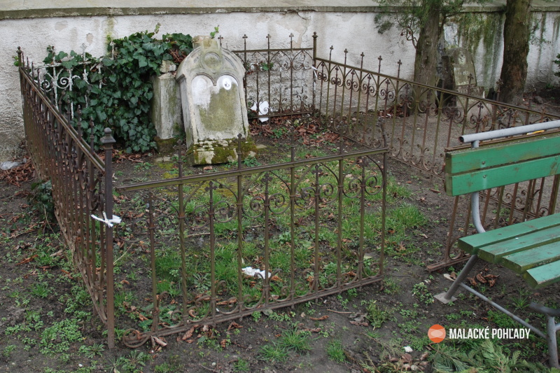 Hrob Josefa a Moniky Duschekovcov, Malacky