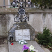 Hrob Krupičkovcov na starom cintoríne v Malackách