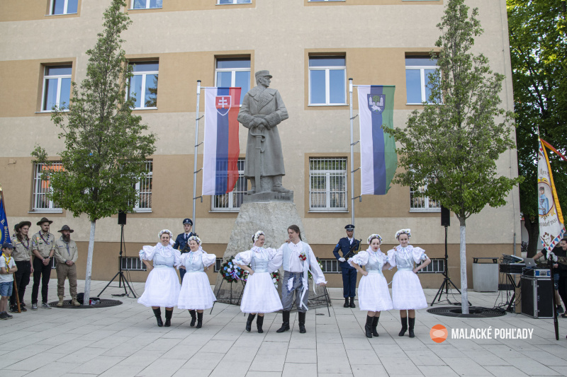 Odhalenie sochy M. R. Štefánika, FS Macejko