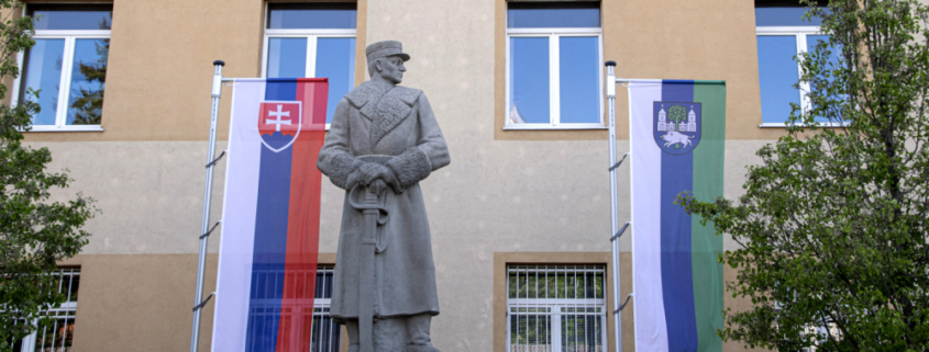 Socha M. R. Štefánika, Mierové námestie Malacky