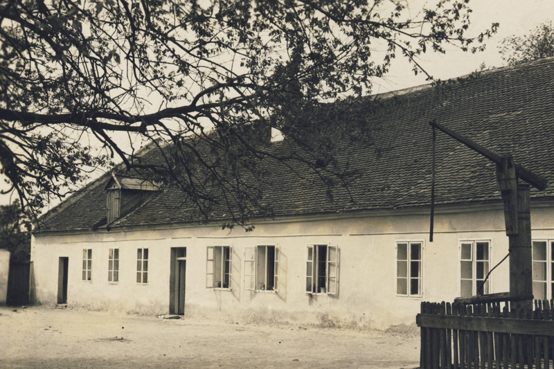 Malacky, rímskokatolícka ľudová škola, v ktorej učil Fridrich Borecký